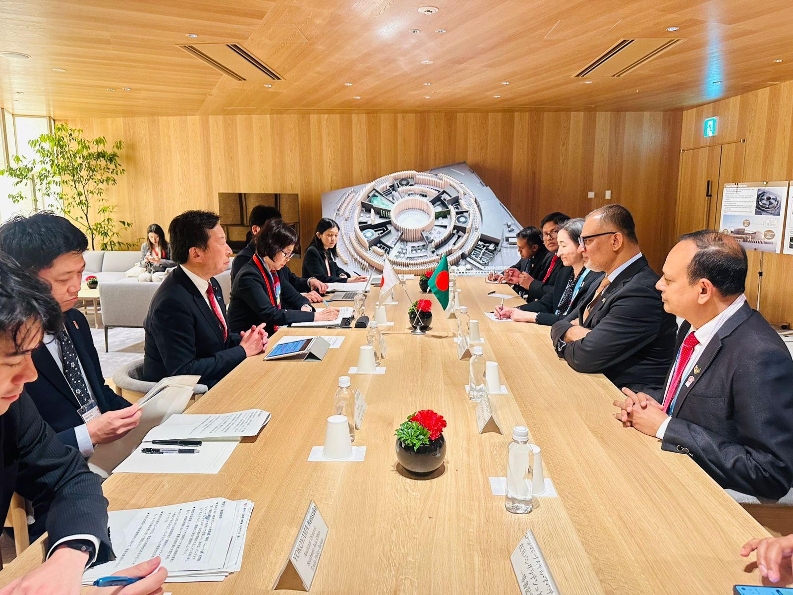 বাণিজ্য উপদেষ্টার সাথে জাপানের অর্থনীতি, বাণিজ্য ও শিল্প মন্ত্রণালয়ের (METI) প্রতিমন্ত্রীর বৈঠক